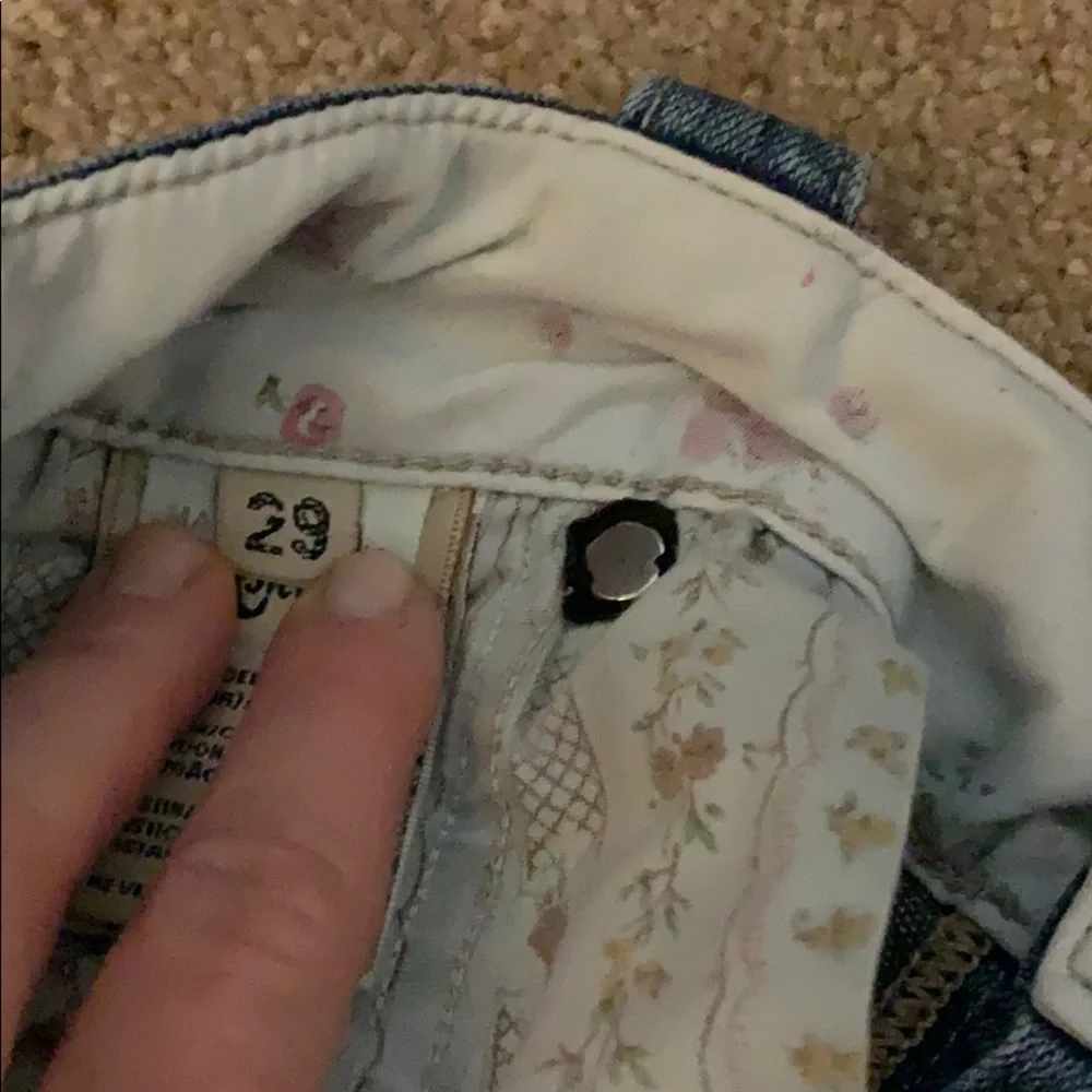 Miss Me Capri Jeans - Picture 10 of 10